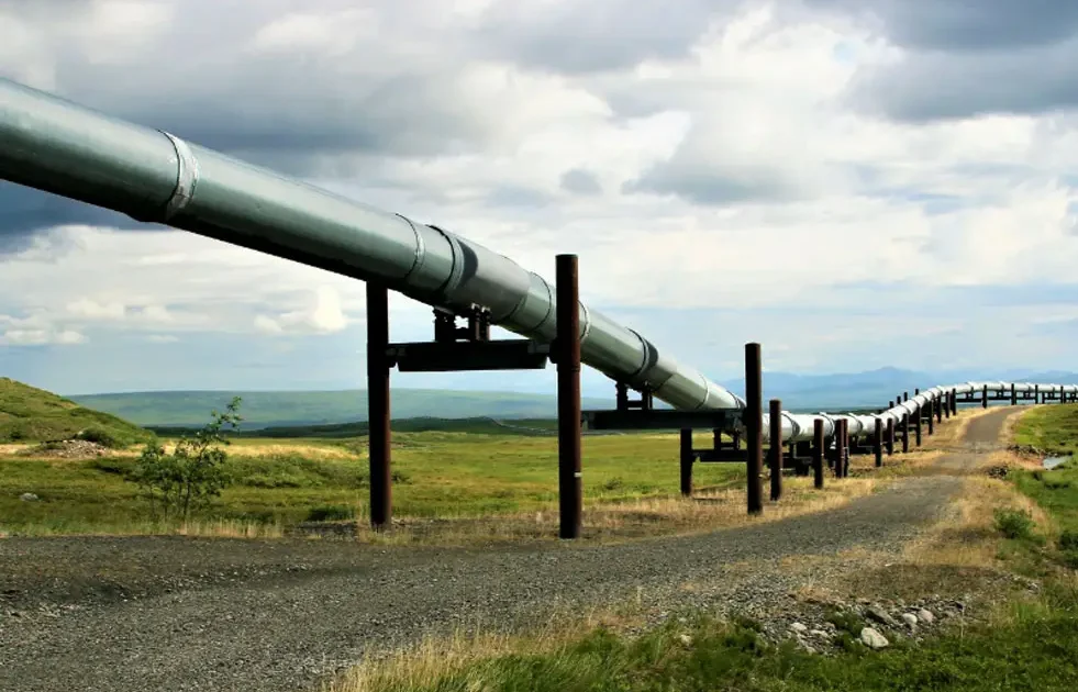 Rural oil pipeline image